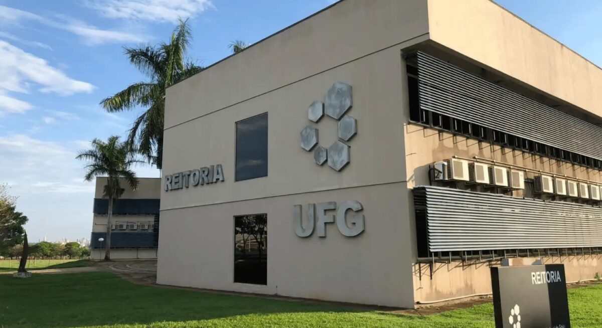 UFG abre concurso com 34 vagas e salários de até R$ 13,7 mil