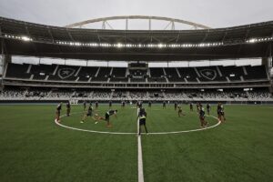 Vasco confirma jogo contra o Fla no Nilton Santos e terá 90% da capacidade