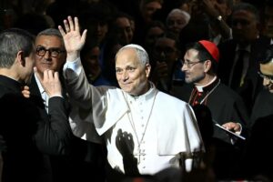 Vaticano informa que Papa Leão XIV se recupera bem após cirurgia no pulmão