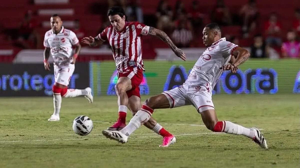 Vila Nova vence o Náutico nos Aflitos e reassume liderança da Série B
